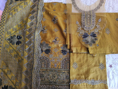 3Pc Lawn Medina Art  Embroiderd with Chiffon Dupatta