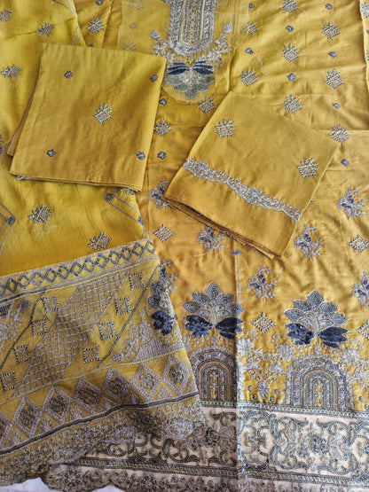 3Pc Lawn Medina Art  Embroiderd with Chiffon Dupatta