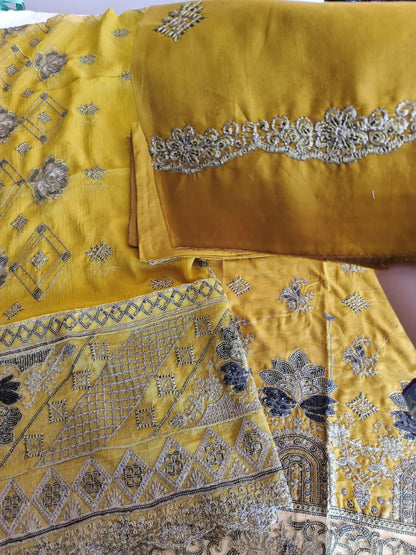 3Pc Lawn Medina Art  Embroiderd with Chiffon Dupatta