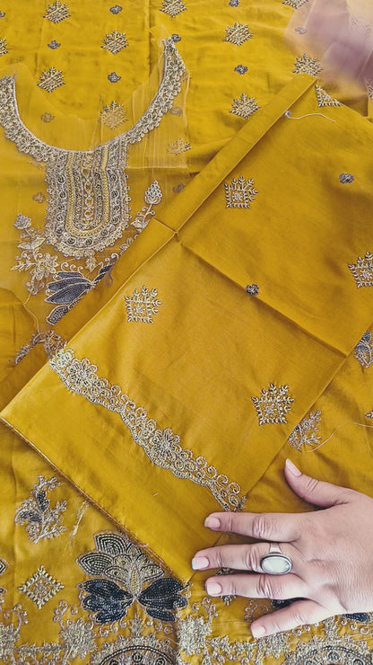 3Pc Lawn Medina Art  Embroiderd with Chiffon Dupatta